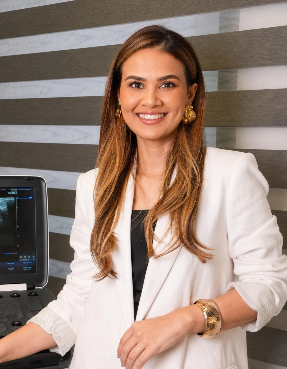 Dra. Ivana Miranda, ortopedista, em seu consultório em Cuiabá